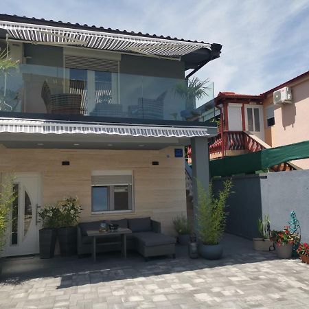 Apartmani Sarm Vir Exteriör bild
