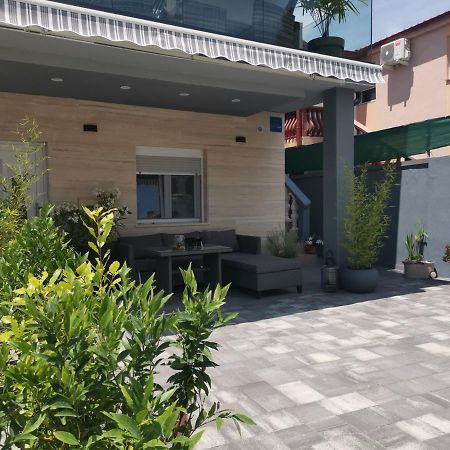 Apartmani Sarm Vir Exteriör bild