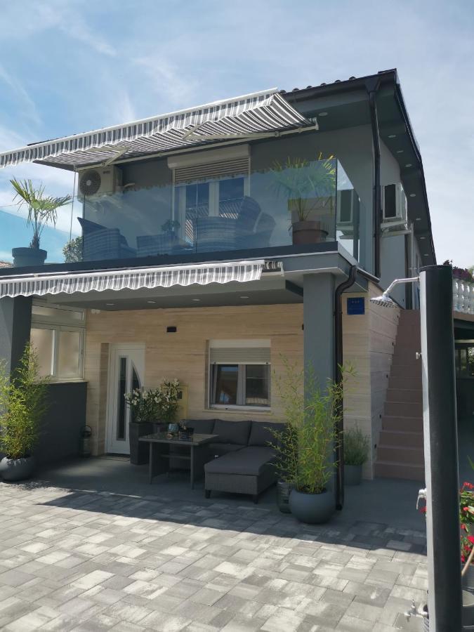 Apartmani Sarm Vir Exteriör bild