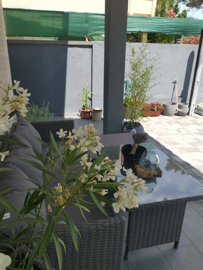 Apartmani Sarm Vir Exteriör bild