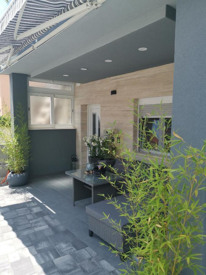 Apartmani Sarm Vir Exteriör bild