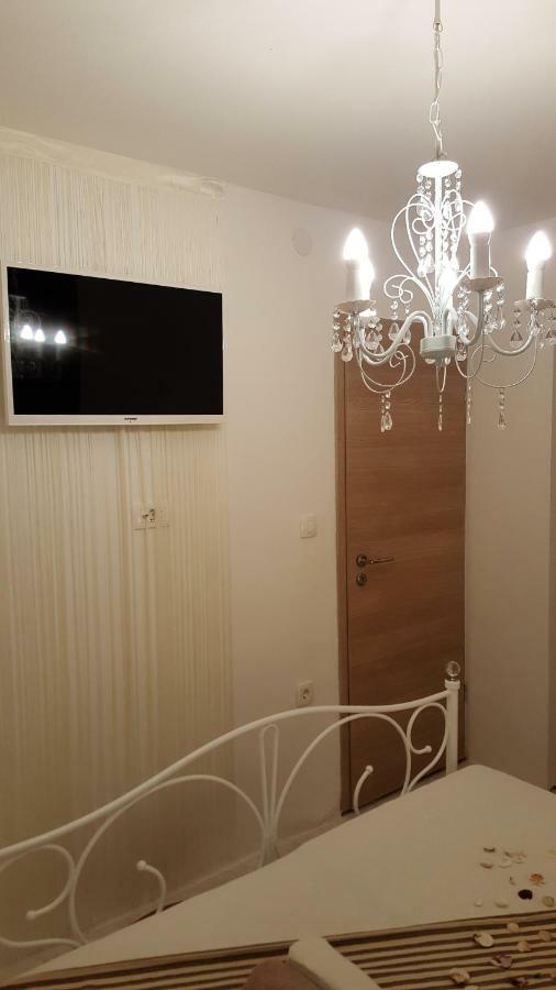 Apartmani Sarm Vir Exteriör bild
