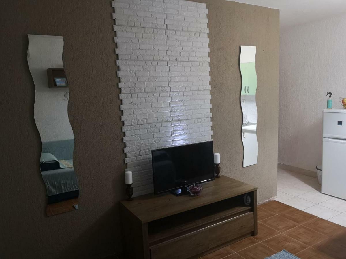 Apartmani Sarm Vir Exteriör bild