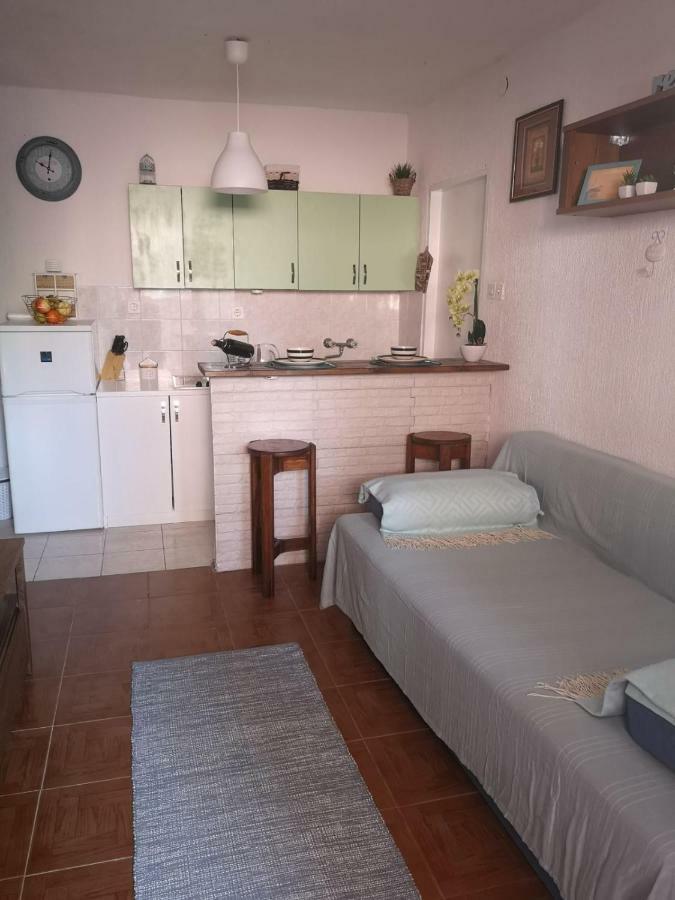 Apartmani Sarm Vir Exteriör bild