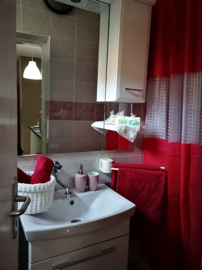 Apartmani Sarm Vir Exteriör bild